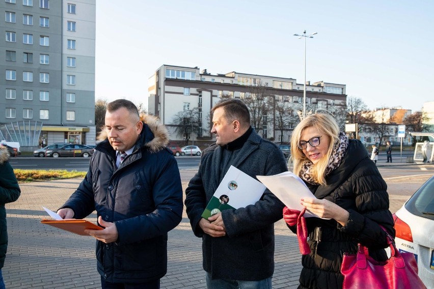 Radni PiS i Młodzież Wszechpolska apelują do prezydenta Białegostoku o wycofanie się z gigantycznych podwyżek cen biletów komunikacji 