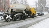 Zima w Szczecinie. Ekstremalne warunki na drogach, uwaga na kolizje