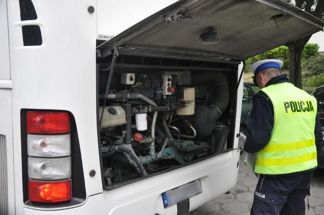 Policjanci sprawdzali m. in. stan techniczny autobusów, którymi przewożone są dzieci na terenie powiatu gorzowskiego.