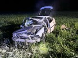 Nocny wypadek na DK 75 w Witowicach Dolnych. Osobówka dachowała, dwie osoby trafiły do szpitala