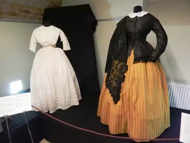 Tak się ubierały panie w XIX wieku"Krynoliny i koronki. Moda damska w XIX wieku&#8221; to wystawa czynna od dzisiaj w Muzeum Śląska Opolskiego.
