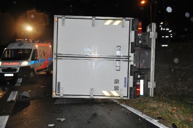 Dwaj młodzi mężczyźni zginęli na miejscu. BMW wjechało wprost pod TIR-a (zdjęcia)