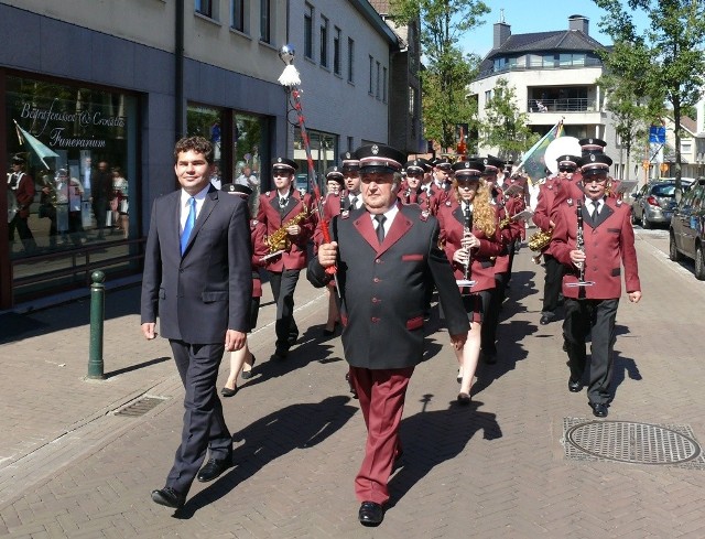 Prezydent Lucjusz Nadbereżny w Evergem z Orkiestrą Dętą w 2015 roku. Więcej na kolejnych zdjęciach.