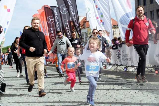 PKO Bieg Juniora zgromadził na trasie najmłodszych fanów biegania razem z ich rodzicami