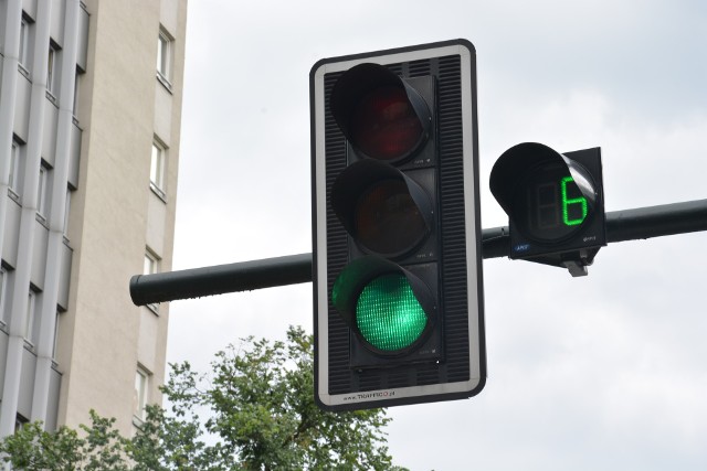 Elementem tego systemu jest też tzw. zielona fala, która ma umożliwić szybsze poruszanie się głównymi trasami w mieście.