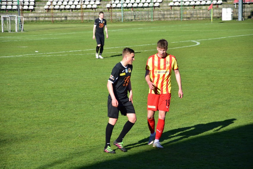 3 liga. Piłkarze Korony II Kielce przegrali derbowy mecz z KSZO 1929 Ostrowiec 0:3 [ZDJĘCIA, WIDEO]