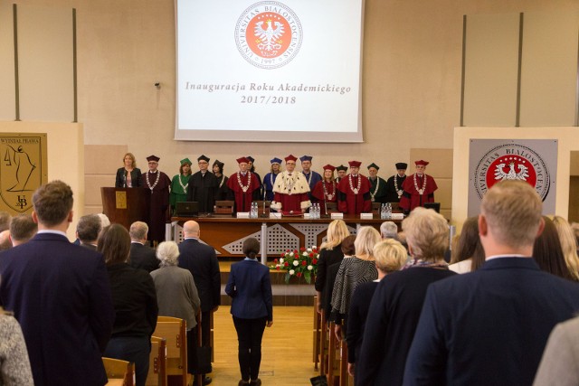 Odwagi, entuzjazmu i przewidywalności, która pozwala na spokojne budowanie - życzył wszystkim rektor UwB prof. Robert Ciborowski