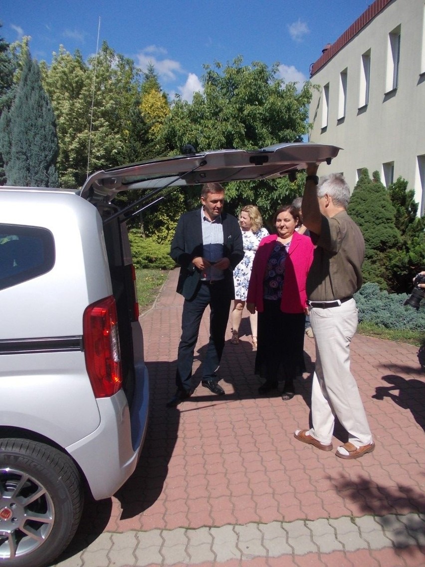 Nowy samochód dla mieszkańców Domu Pomocy Społecznej w Tarnobrzegu