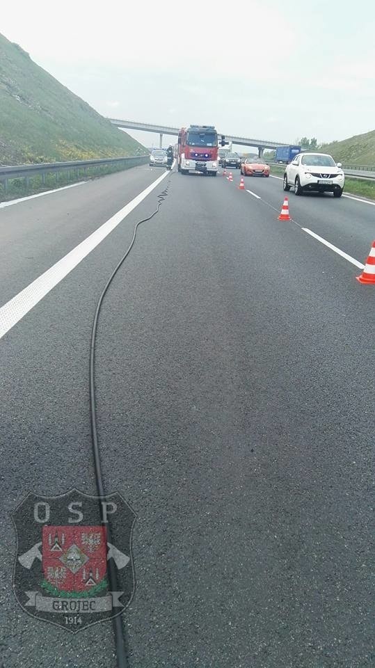 Rudno. Pożar samochodu na autostradzie A4. Niewiele z niego zostało [ZDJĘCIA]