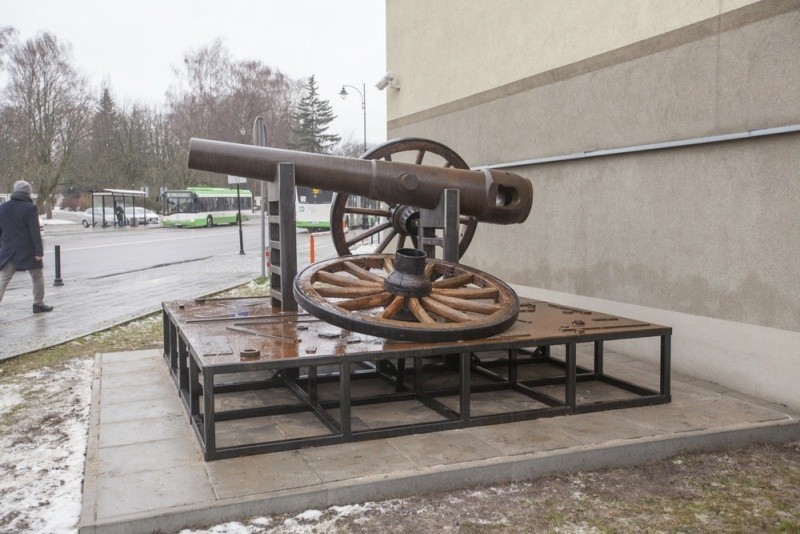 Armata stanie się nowym znakiem rozpoznawczym Muzeum Wojska w Białymstoku (zdjęcia)