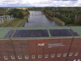 Na dachu elektrowni wodnej w Dychowie powstały panele fotowoltaiczne. Instalacja częściowo zaspokoi potrzeby energetyczne obiektu