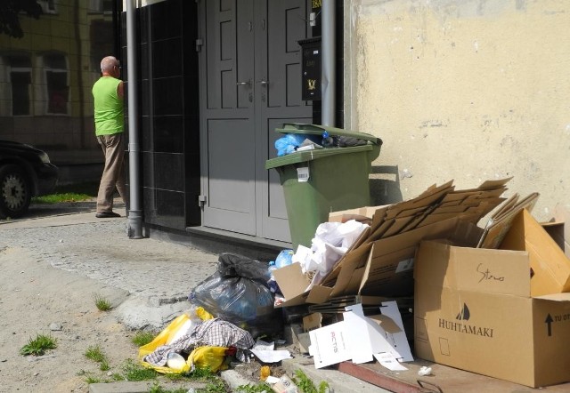 W części gmin powiatu lęborskiego odbywają się nowe przetargi na odbiór śmieci. Już wiadomo, że Łeba stawki podnosi, a Cewice obniżają.