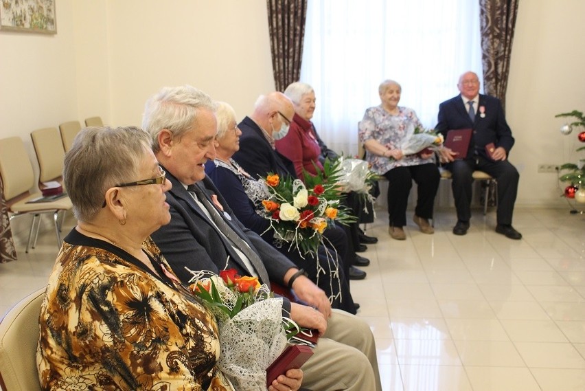 Złote Gody w Kędzierzynie-Koźlu. Jubilaci odebrali pamiątkowe medale Prezydenta RP "Za Długoletnie Pożycie Małżeńskie"