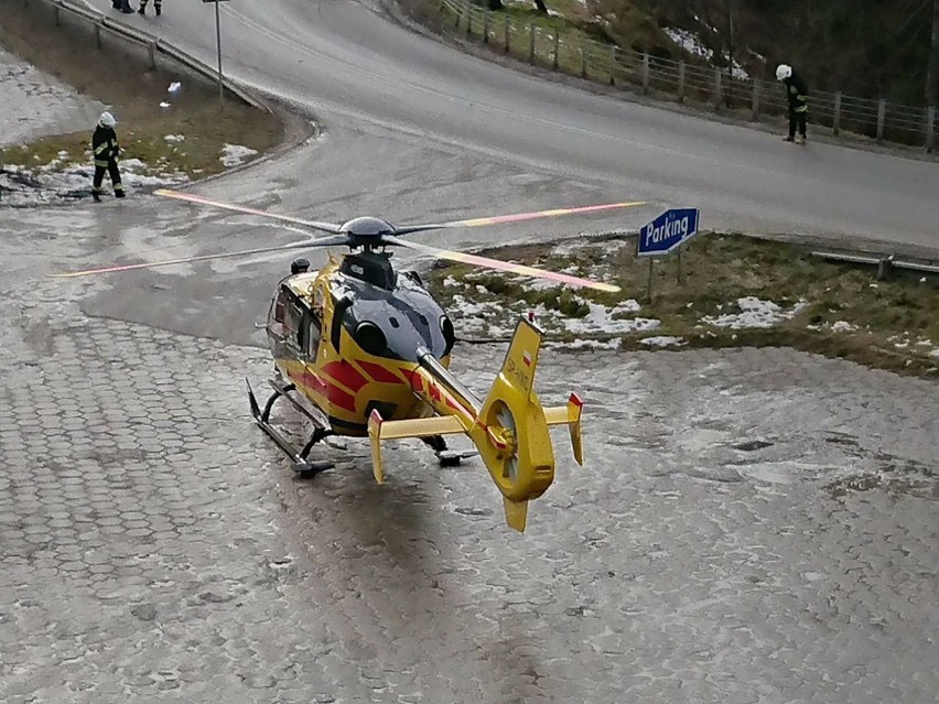 Groźny wypadek na zakopiance. Na szosie wylądowało pogotowie lotnicze [ZDJĘCIA]