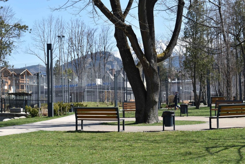 Zakopane. Park miejski otwarty. Ludzi jednak jak na lekarstwo. Boją się spacerować?