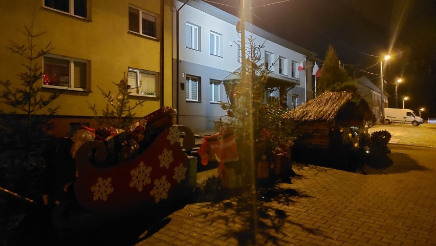 Iwaniska wystrojone na święta. Zobacz jak prezentują się iluminacje świąteczne w mieście