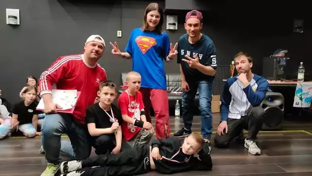 Fabian Nowik, siedmioletni tancerz NASA (trzeci od lewej) walczył z nawet o dwa lata starszymi kolegami. W swojej kategorii zajął drugie miejsce.