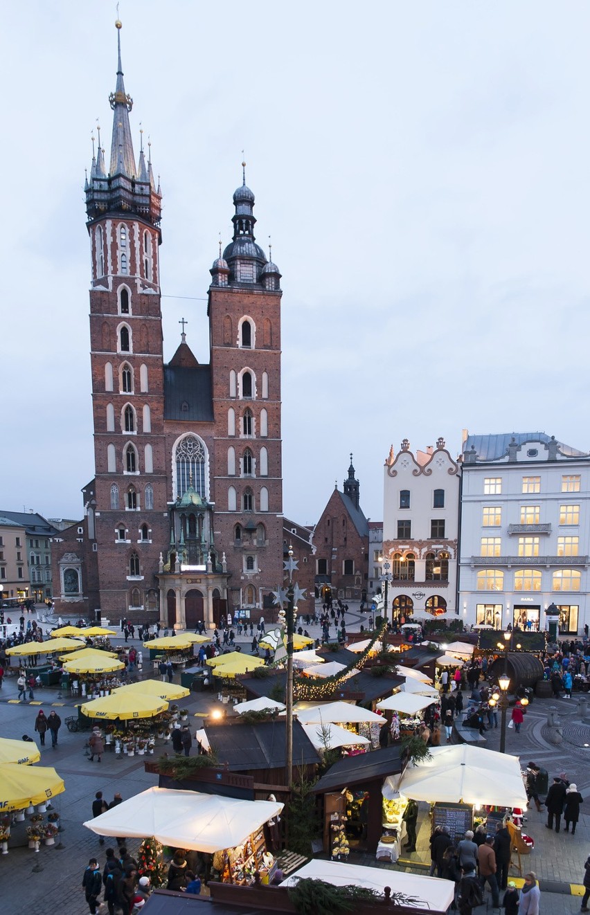 Kraków. Tłumy na Targach Bożonarodzeniowych