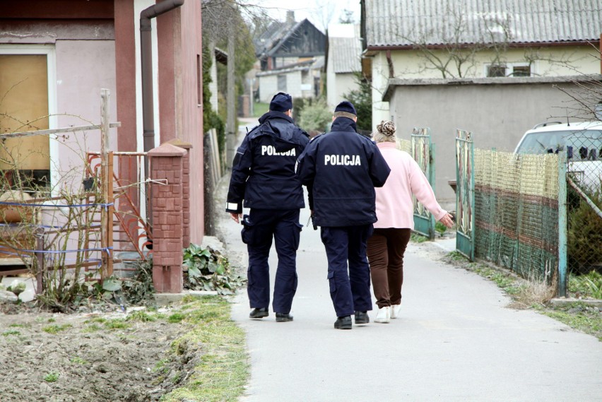 Zabójstwo w Trawnikach. Dziewczynka była w domu, gdy morderca zabijał mamę