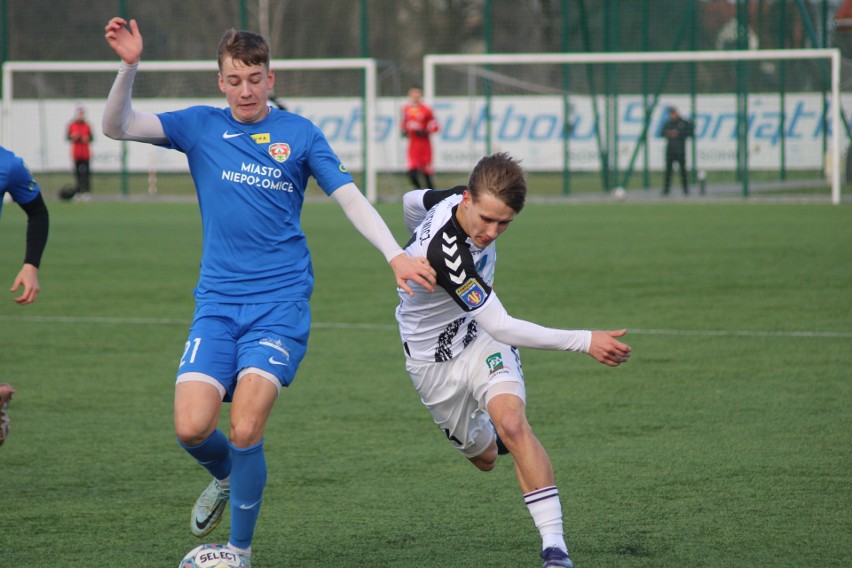 Jakub Stec (z lewej) podczas sparingu z Sandecją