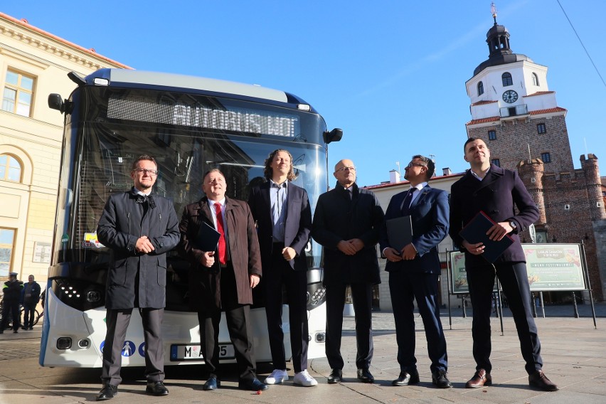 To pierwszy tego typu autobus na ulicach Lublina. Ma silnik napędzany wodorem. Od czwartku zacznie wozić pasażerów