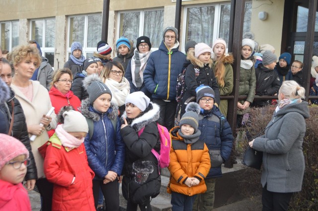 Szkoła w Rębielicach Szlacheckich została zamknięta w trybie natychmiastowym. Ta decyzja zaskoczyła rodziców i same dzieci,