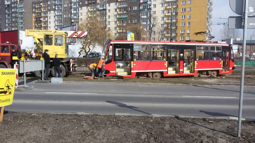 Sosnowiec: wykolejony tramwaj blokował ruch podczas otwarcia komisariatu [ZDJĘCIA, WIDEO]