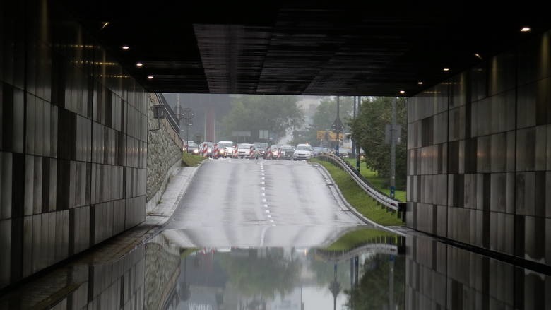 Zalany tunel pod rondem Grunwaldzkim