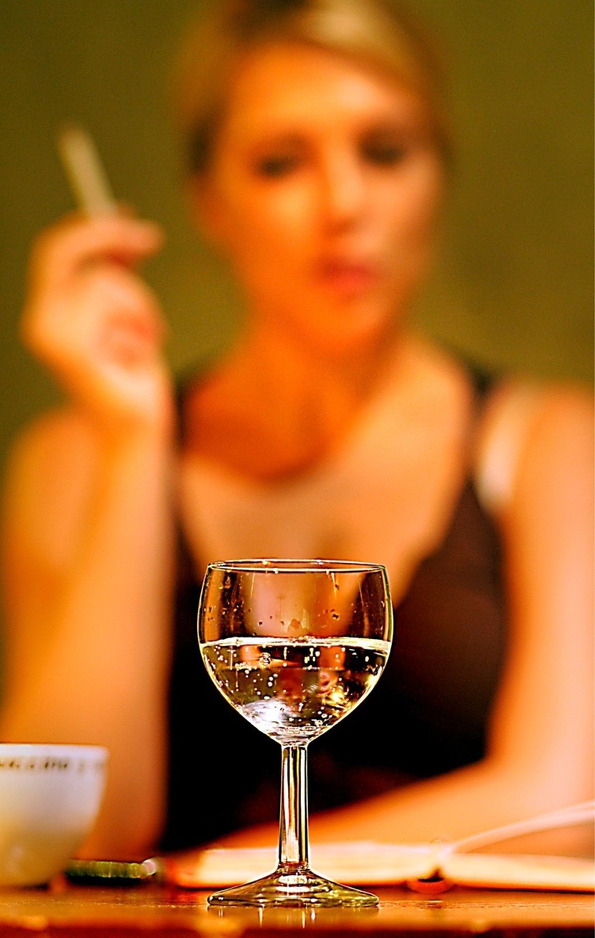 Badania pokazują, że wykształcone kobiety piją więcej alkoholu