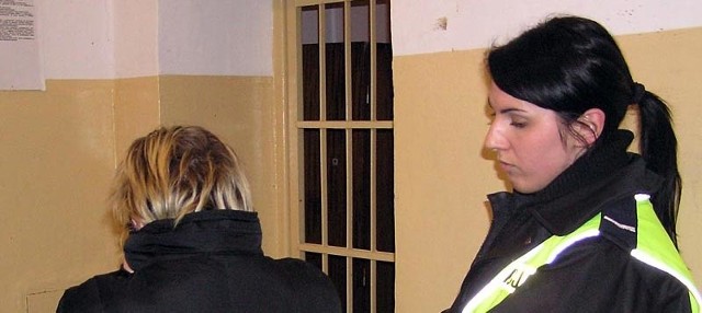 43-letnia mieszkanka Brzostka, która napadła na lekarkę z Jasła trafiła do policyjnego aresztu. Dziś usłyszy zarzut usiłowania rozboju z użyciem niebezpiecznego narzędzia.