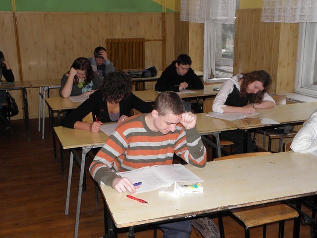 Inowrocław. Uczniowie Zespołu Szkół Ponadgimnazjalnych nr 3 piszą próbną maturę 