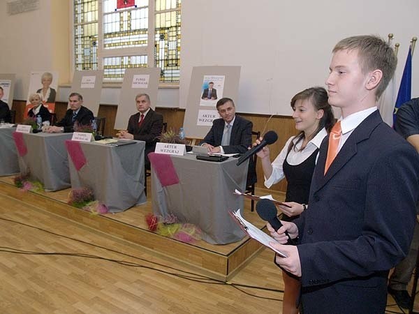 Debata prezydencka w KoszalinieW I LO im. Stanislawa Dubois odbyla sie debata kandydatów na urząd prezydenta Koszalina.