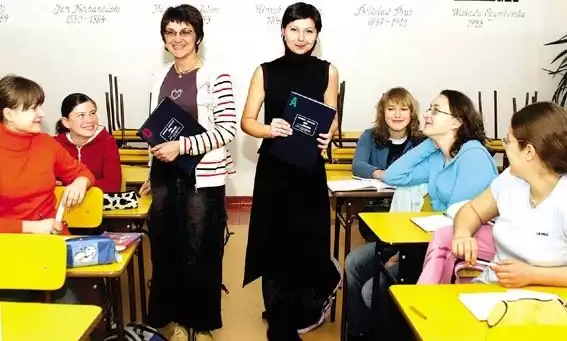 Agnieszka Gajda i Bożena Mikuła mają świetny kontakt ze swoimi uczniami. Młodzież radzi się ich, nie tylko w sprawach związanych ze szkołą.