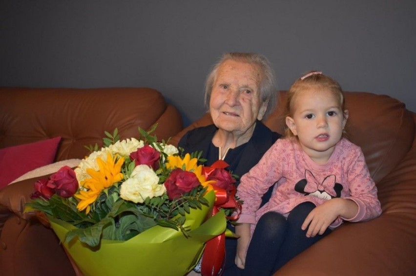Stanisława Chojnacka z miejscowości Zrecze Małe w gminie Chmielnik skończyła 101 lat! Cieszy się dobrym zdrowiem i pogodą ducha [ZDJĘCIA]