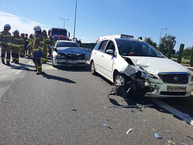 W piątek, 24 czerwca około godz. 16 na autostradzie A2 w kierunku Warszawy zderzyły się trzy samochody. Jedna osoba została ranna. Do wypadku doszło pomiędzy węzłami Poznań Krzesiny a Poznań Wschód, na wysokości stacji MOP Krzyżowniki. Kolejne zdjęcie --->