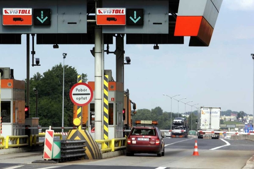 Elektroniczny pobór opłat na A4. Kierowcy rzucili się na ViaAuto, kolejki na stacjach (FILMY, FOTO)