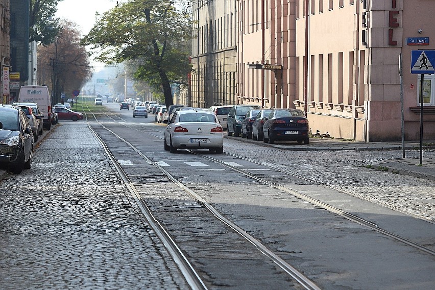 Odcinek torowiska na Legionów między Gdańską i Kasprzaka...