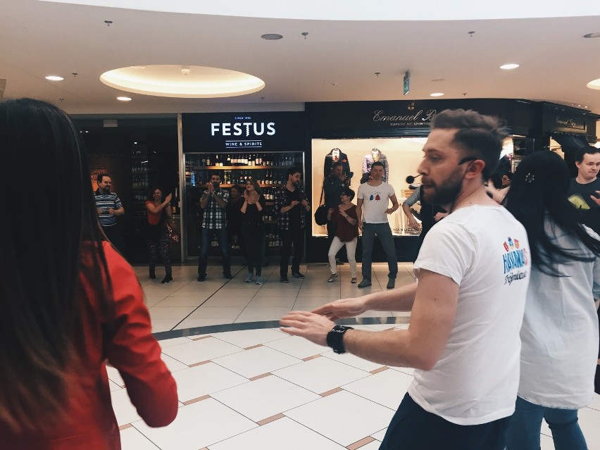 Taneczny flash mob w CH Klif w Gdyni [ZDJĘCIA, WIDEO]