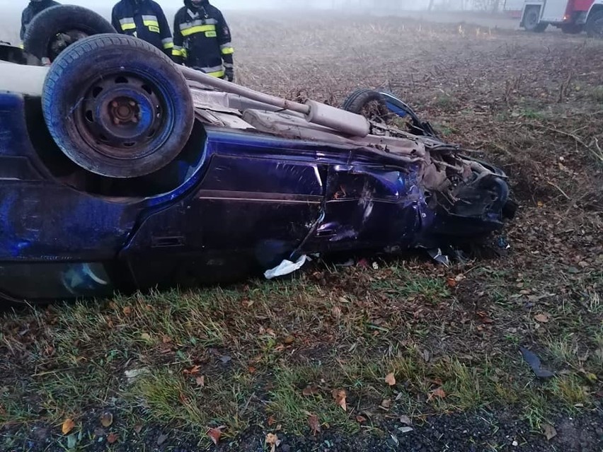 Świdry. Groźny wypadek na DK 58 na trasie Szczuczyn - Pisz. Dwie osoby ranne [ZDJĘCIA]