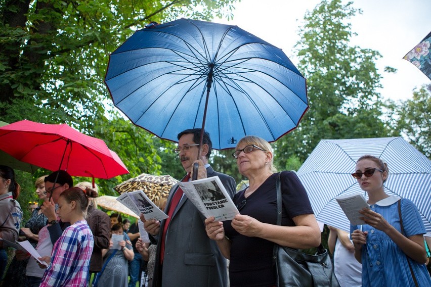 Tarnów. Śpiewanie piosenek z czasów Powstania Warszawskiego "Powstanie Pokoleń"