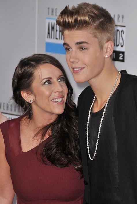 Justin Bieber z mamą (fot. PictureLux)