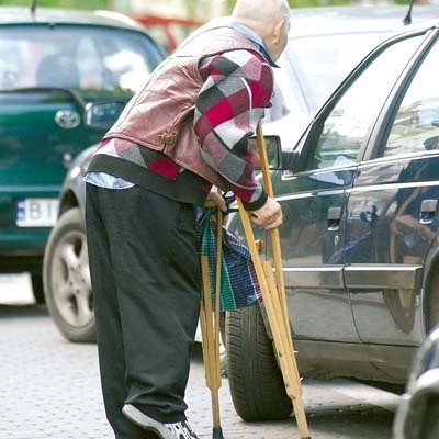 Żebrać mogą osoby, które nie są zdolne do pracy i nie mają innych źródeł dochodu, pod warunkiem, że nie są natrętne