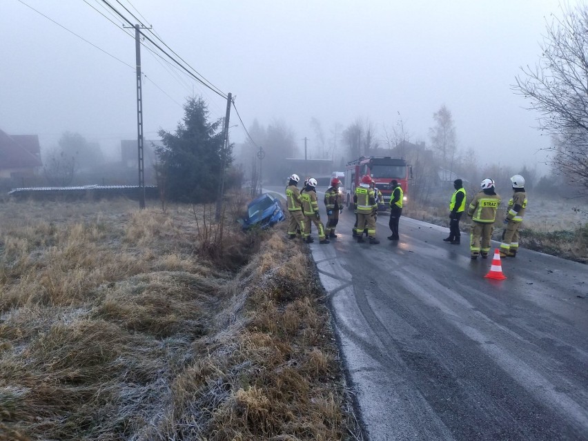 Podhale. Uwaga na bardzo śliskie drogi. Poranna kolizja w Rdzawce [ZDJĘCIA] 