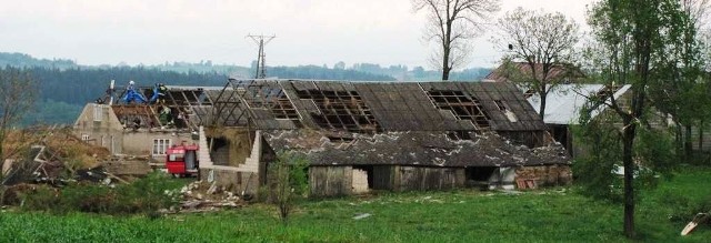 Trąba powietrzna na Suwalszczyźnie wyrywała drzewa i niszczyła domy