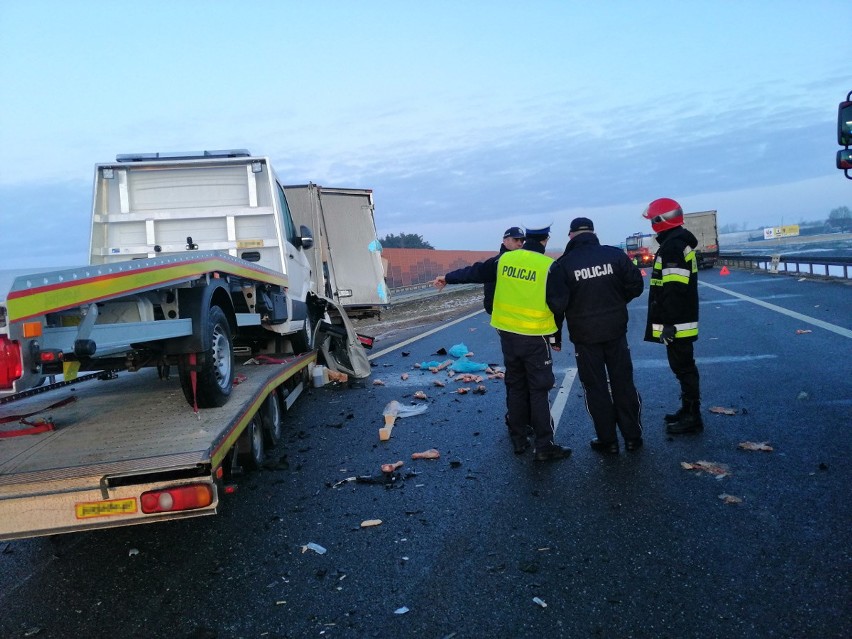 Wypadek na A1 pod Aleksandrowem Kujawskim. Zderzenie 4 samochodów  