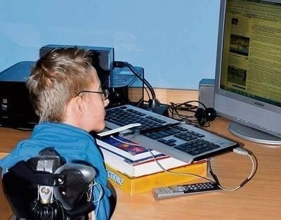 Piotrek marzy o pracy informatyka, bo komputer to dla niego prawdziwe okno na świat i wielka pasja Fot. Agata Kowalska