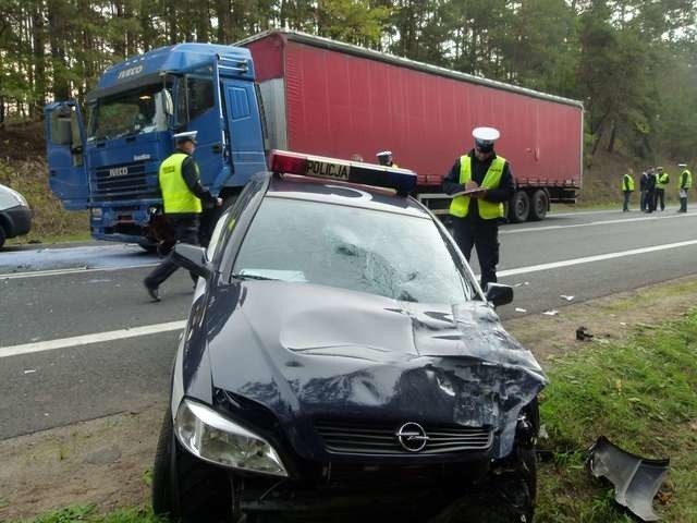 Kierowca ciężarówki, która uderzyła w radiowóz, był trzeźwy