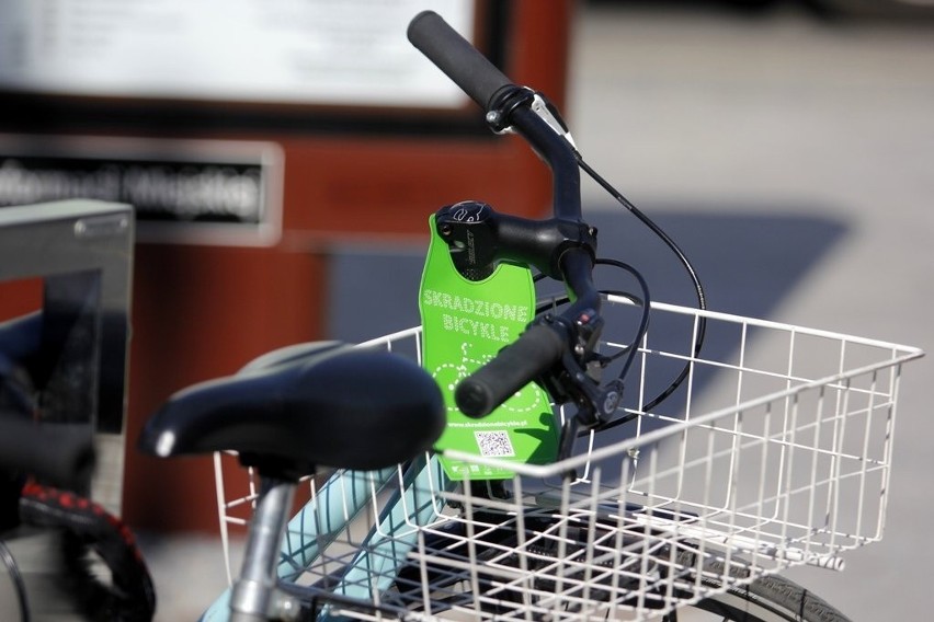 Kolejna akcja Skradzionych Bicykli. Tym razem o przypinaniu rowerów (FOTO)