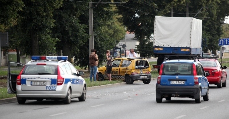 Stłuczka trzech aut na Pabianickiej [zdjęcia]