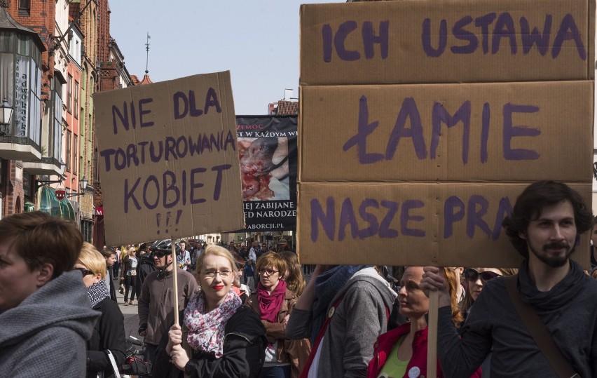 Na zdjęciu: Manifestacja w Toruniu przeciwko zaostrzeniu...